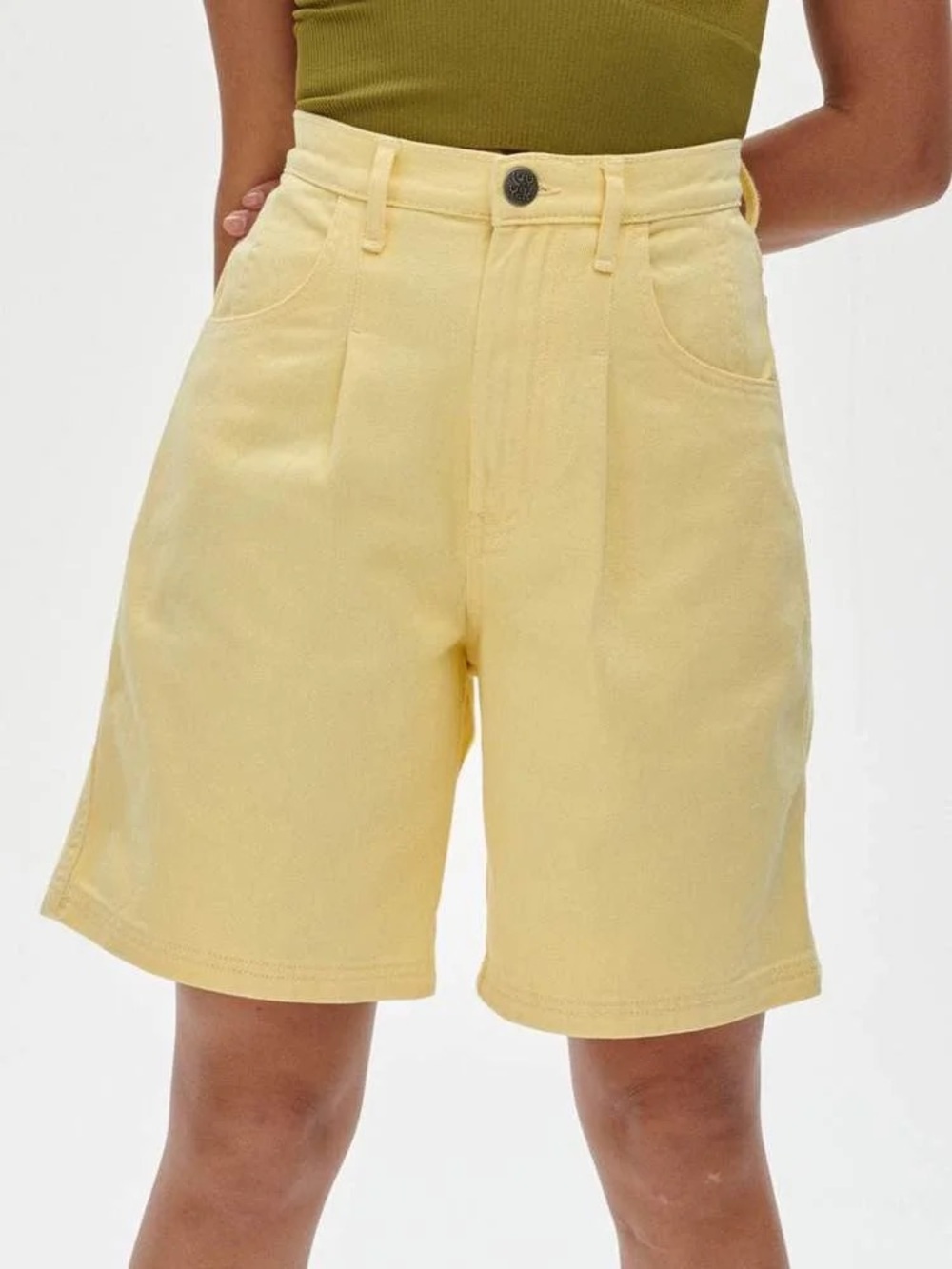 NWOT Lucy & Yak Bonnie Short Yellow Size 28 Waist